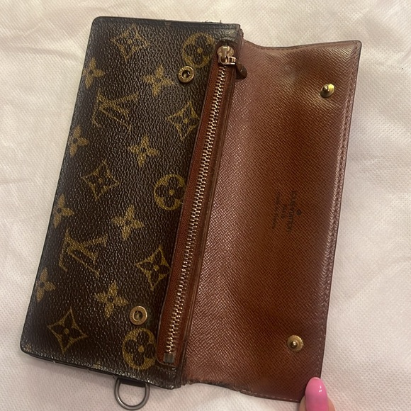 Louis Vuitton - Wallet With D Ring - Snap Need Tighten - Picture 3 of 5